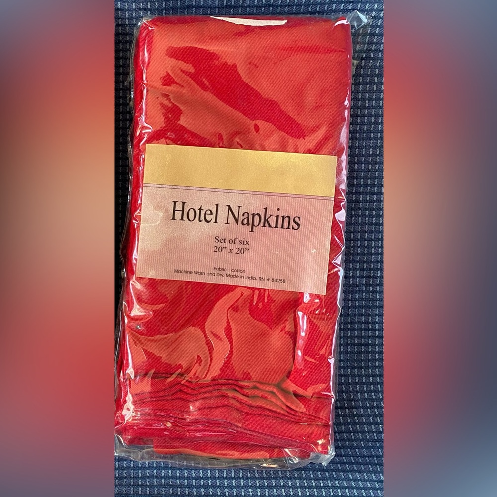 Hotel 💯 Cotton Set of Six (6) NWT Red Napkins
